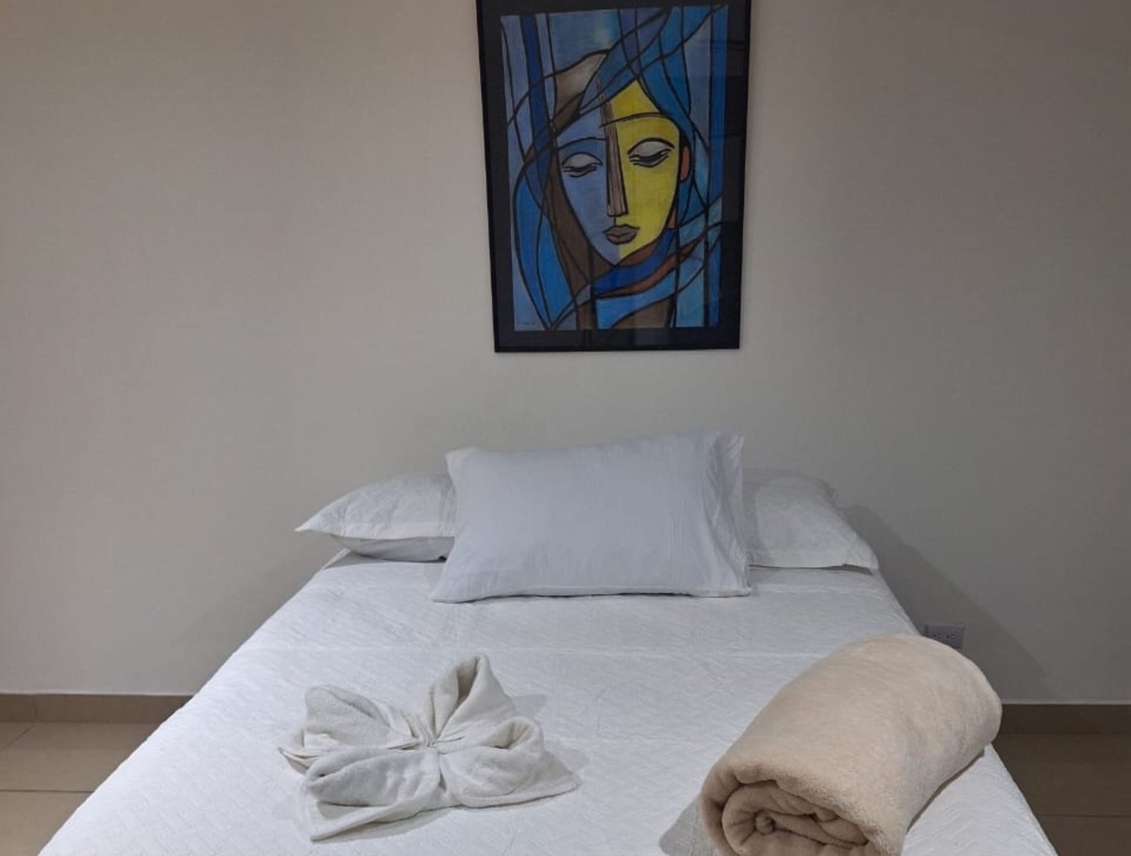 cama y cuadro agrandada copia